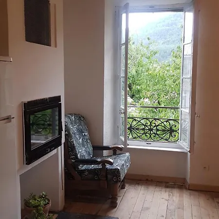 De L'ecole * Saint-Louis-et-Parahou