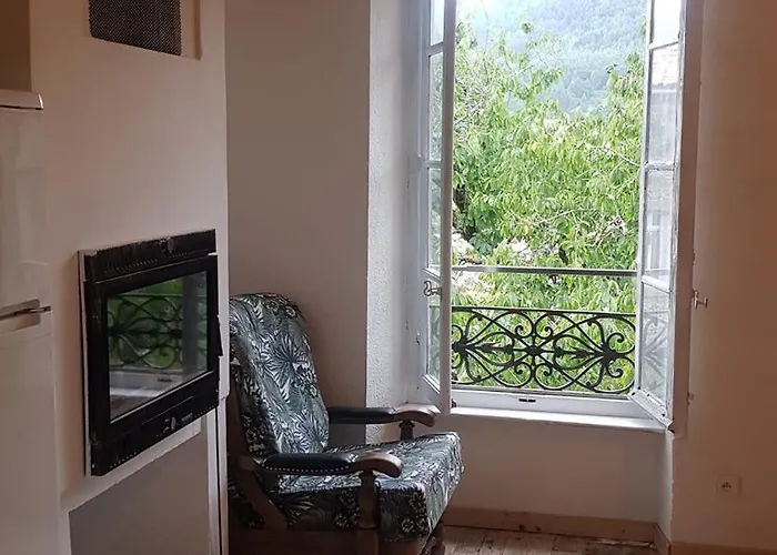 De L'ecole * Saint-Louis-et-Parahou